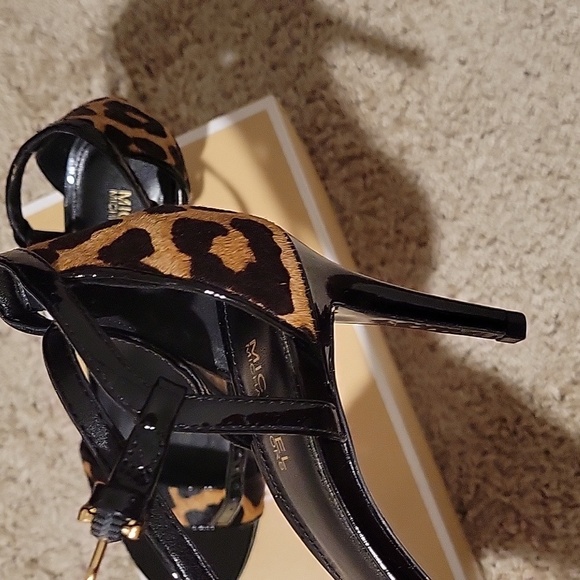 Michael Kors heels brand new in box size 7 - Picture 3 of 4